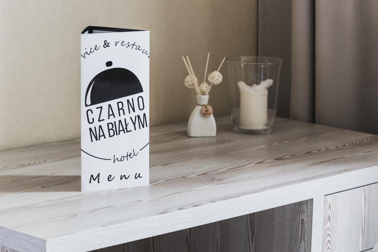 ホテルCzarno Na Bialym クラクフ エクステリア 写真