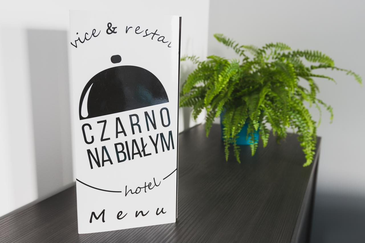 ホテルCzarno Na Bialym クラクフ エクステリア 写真